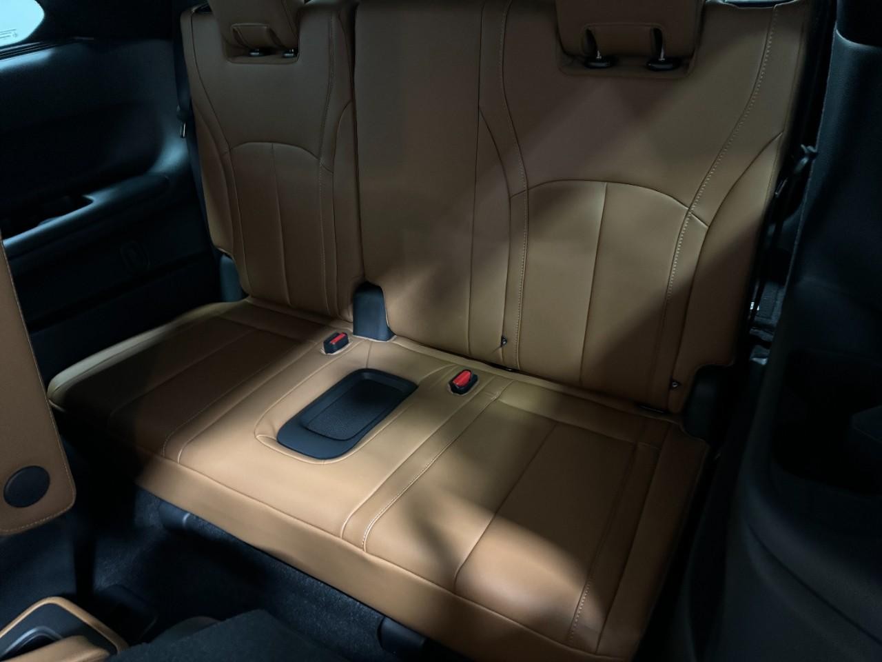 INFINITI QX60 Vehicle Full-screen Gallery Image 8