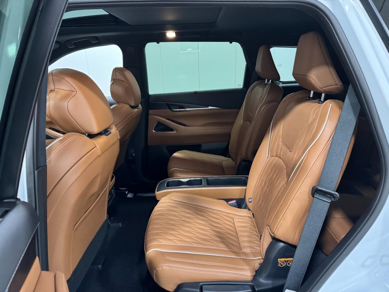 INFINITI QX60 Vehicle Full-screen Gallery Image 9