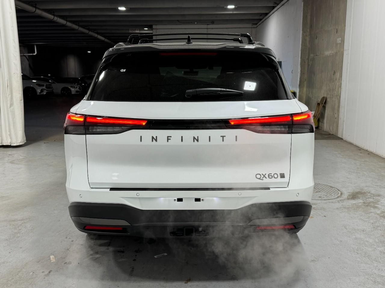 INFINITI QX60 Vehicle Full-screen Gallery Image 10