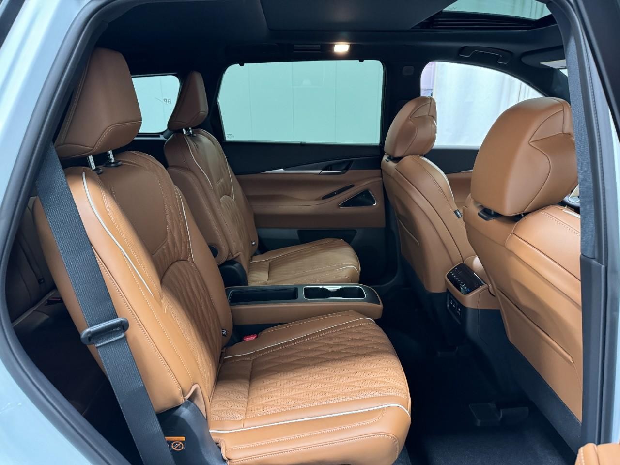 INFINITI QX60 Vehicle Full-screen Gallery Image 12