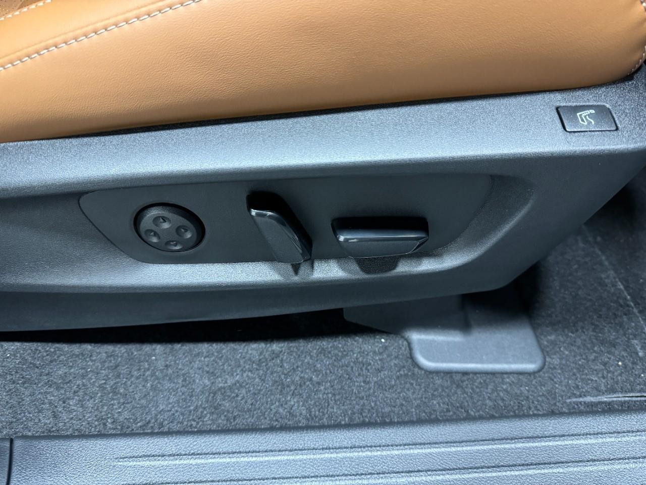 INFINITI QX60 Vehicle Full-screen Gallery Image 23