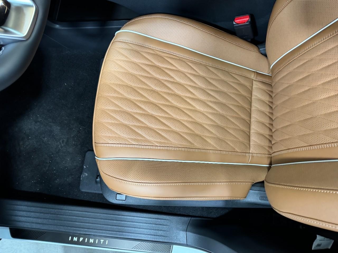 INFINITI QX60 Vehicle Full-screen Gallery Image 30