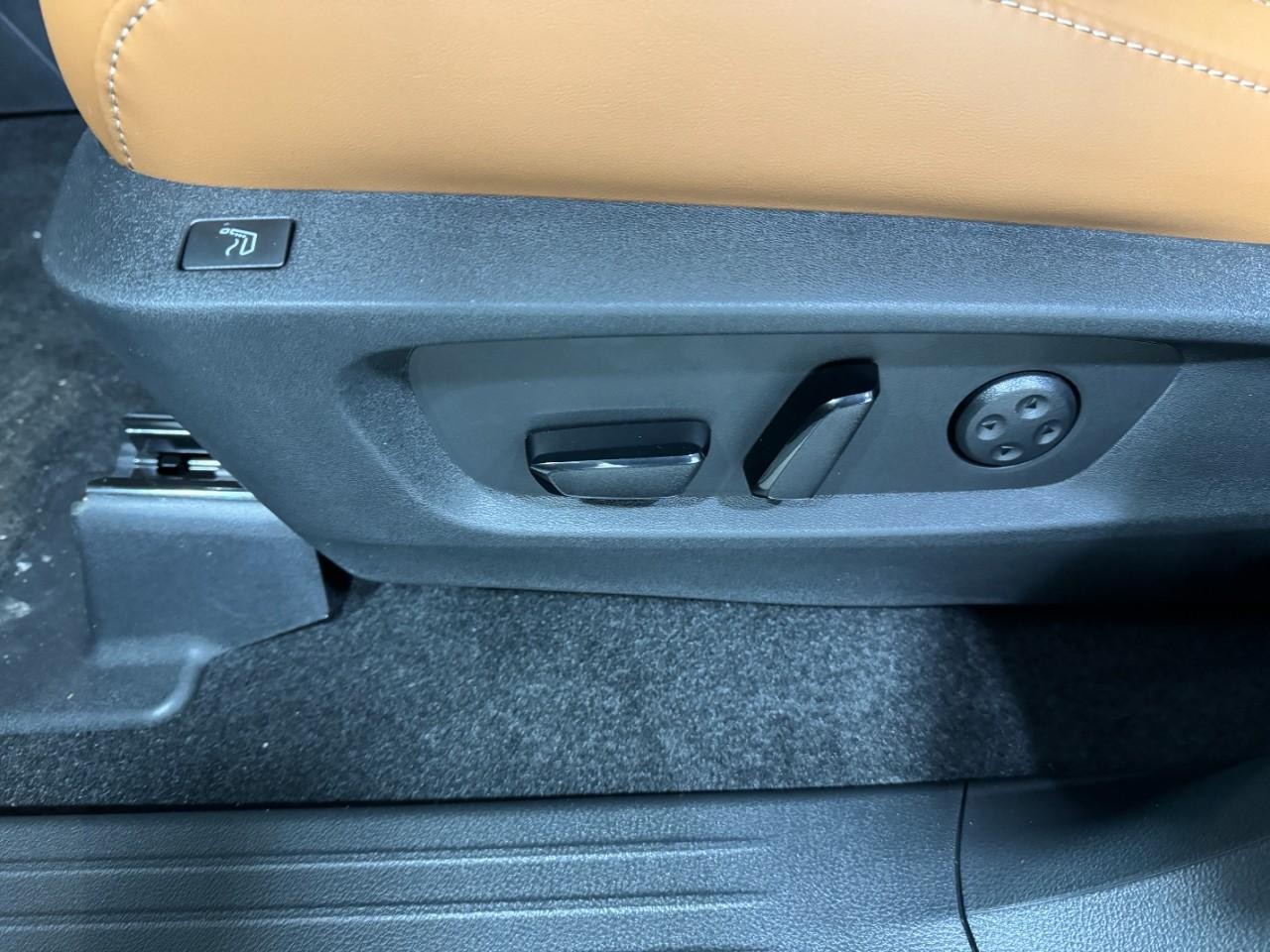 INFINITI QX60 Vehicle Full-screen Gallery Image 31