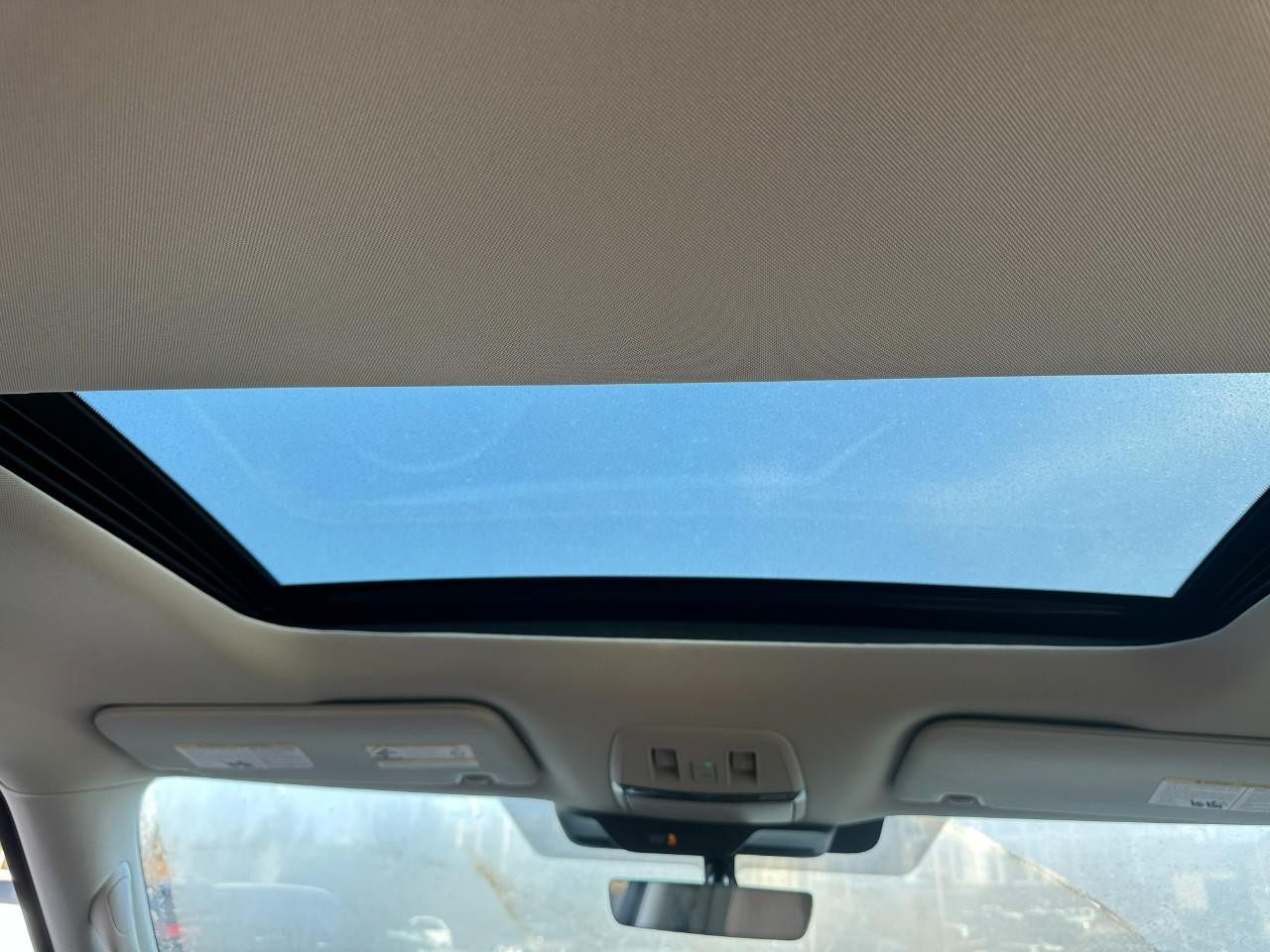 INFINITI QX80 Vehicle Full-screen Gallery Image 12