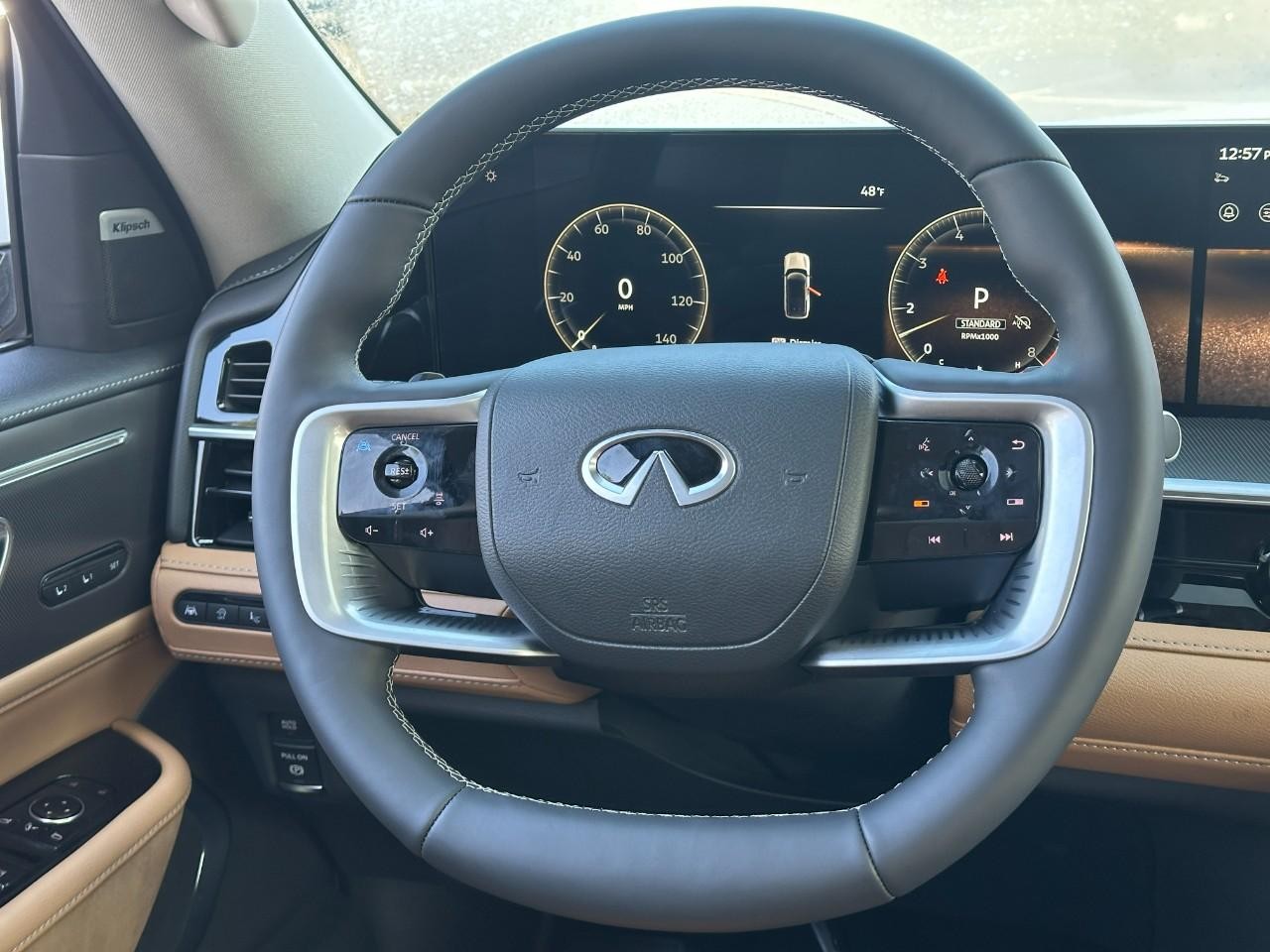 INFINITI QX80 Vehicle Full-screen Gallery Image 14