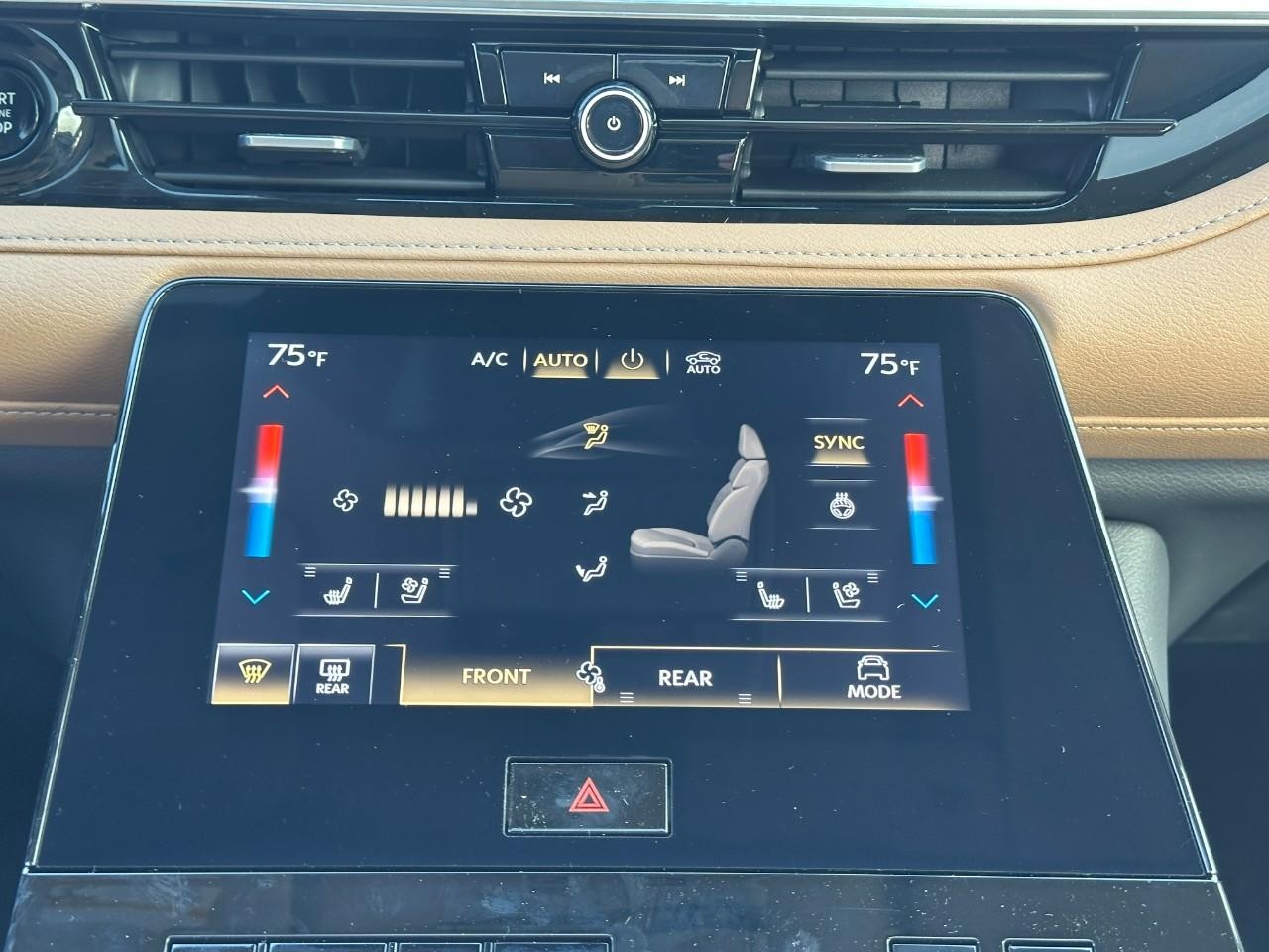 INFINITI QX80 Vehicle Full-screen Gallery Image 16