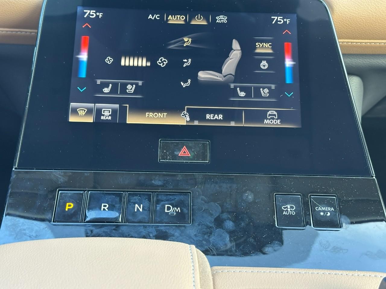 INFINITI QX80 Vehicle Full-screen Gallery Image 17