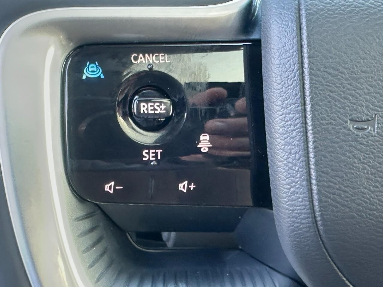 INFINITI QX80 Vehicle Full-screen Gallery Image 26