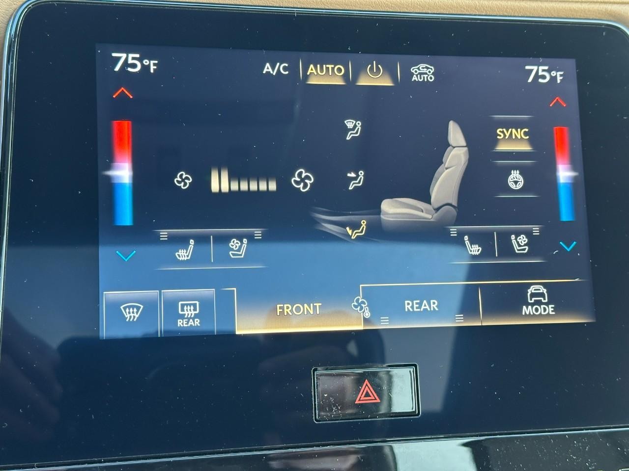 INFINITI QX80 Vehicle Full-screen Gallery Image 30