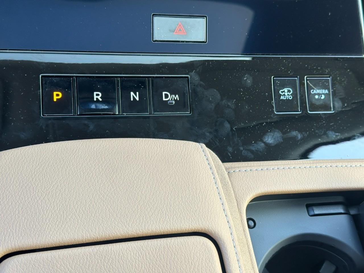 INFINITI QX80 Vehicle Full-screen Gallery Image 31