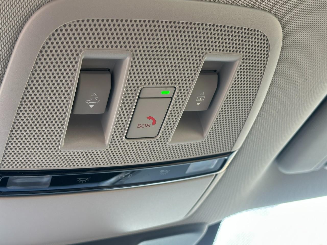 INFINITI QX80 Vehicle Full-screen Gallery Image 33