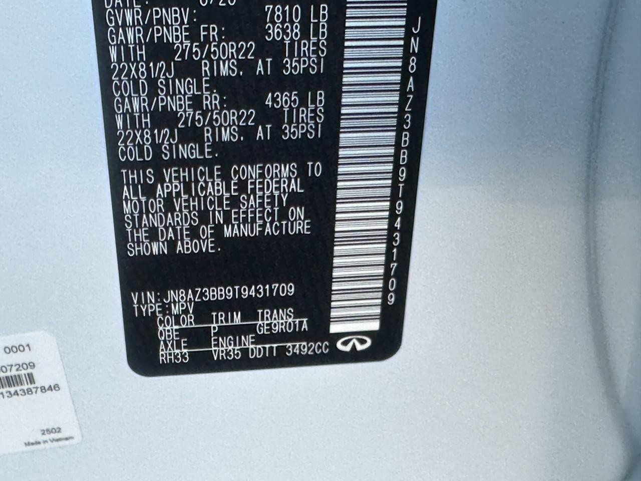 INFINITI QX80 Vehicle Full-screen Gallery Image 35