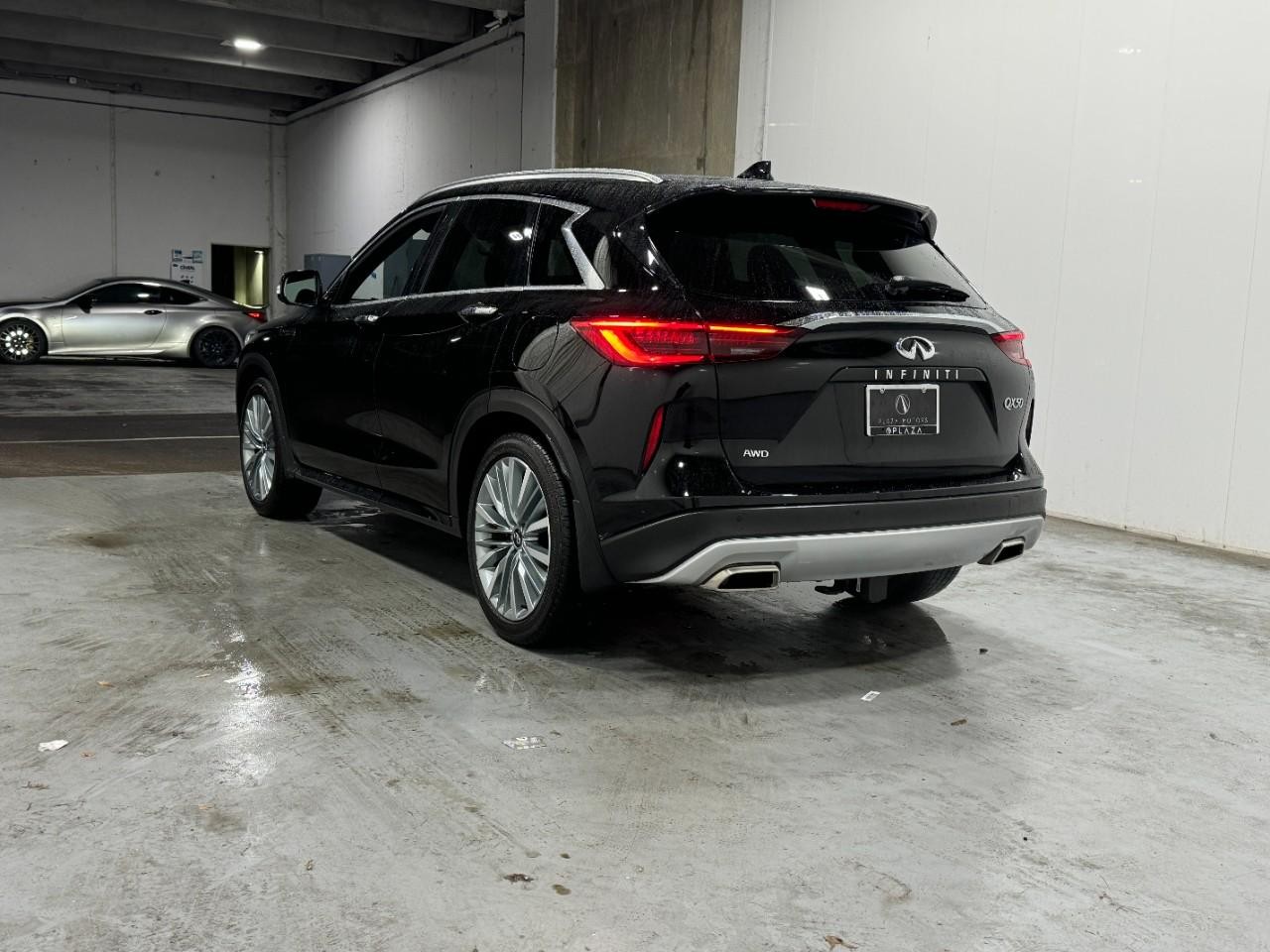 INFINITI QX50 Vehicle Full-screen Gallery Image 03