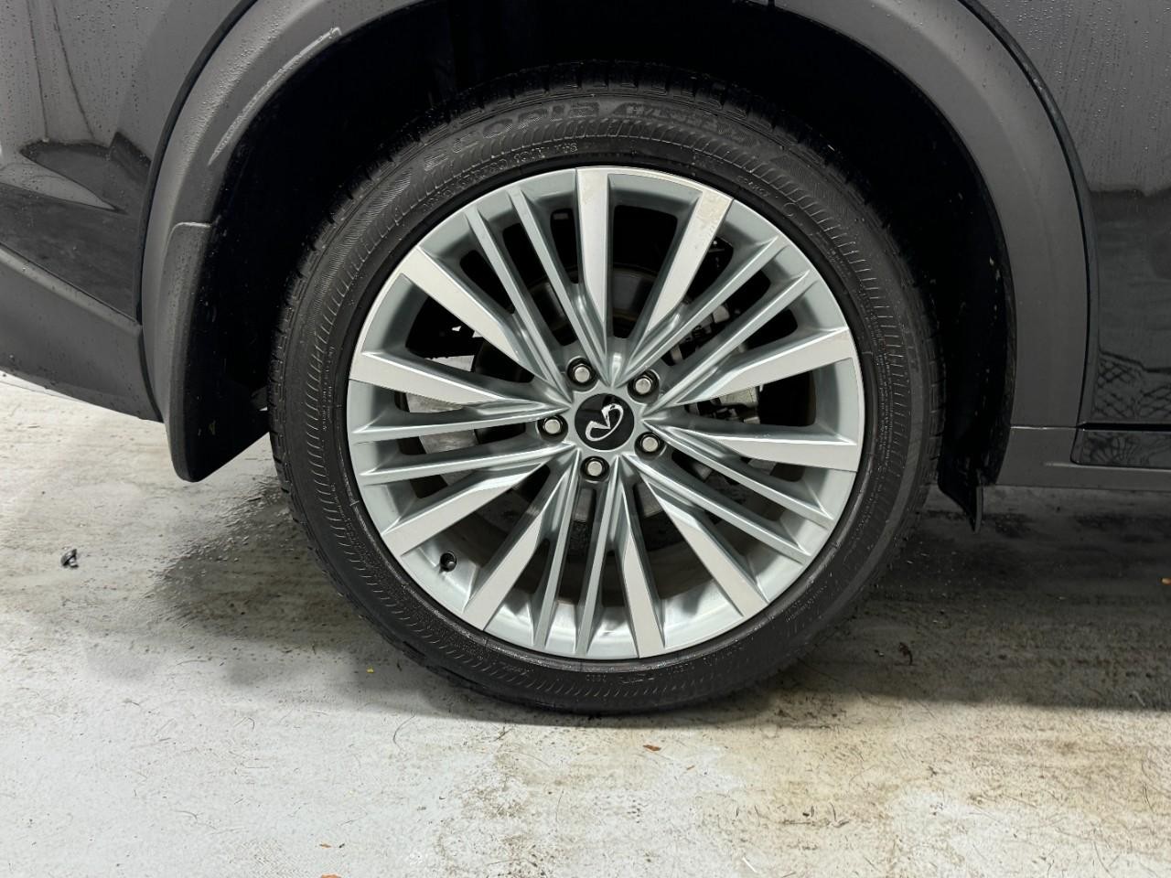 INFINITI QX50 Vehicle Full-screen Gallery Image 05