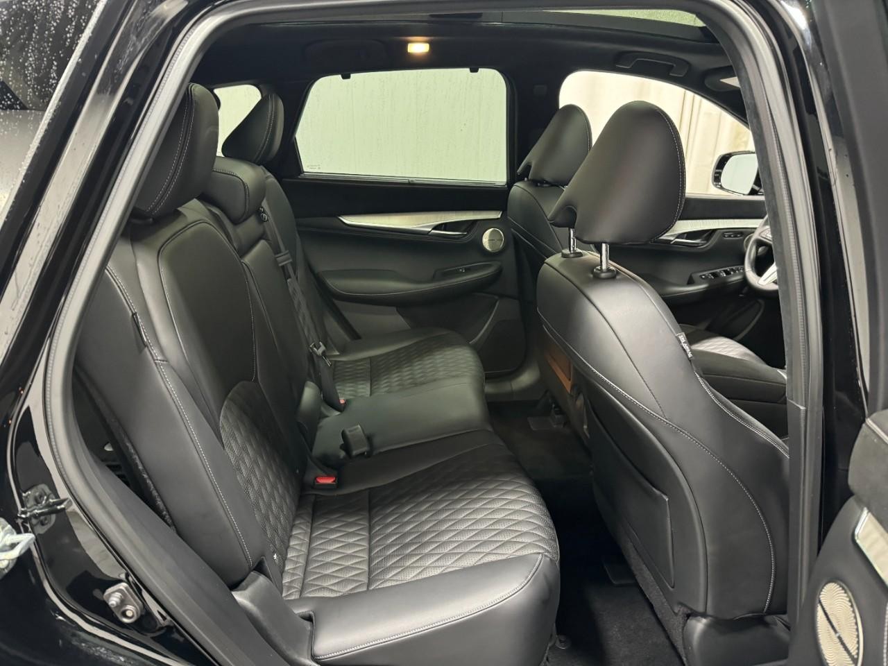 INFINITI QX50 Vehicle Full-screen Gallery Image 10