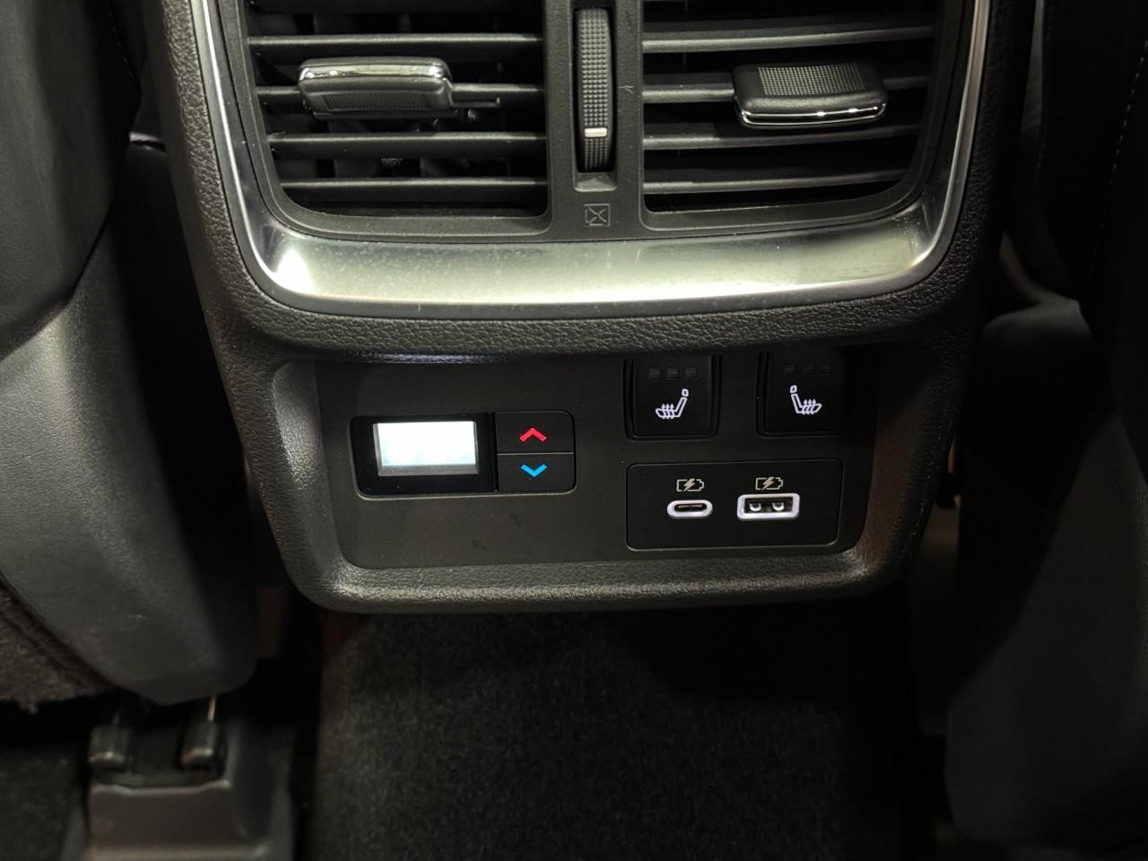 INFINITI QX50 Vehicle Full-screen Gallery Image 11