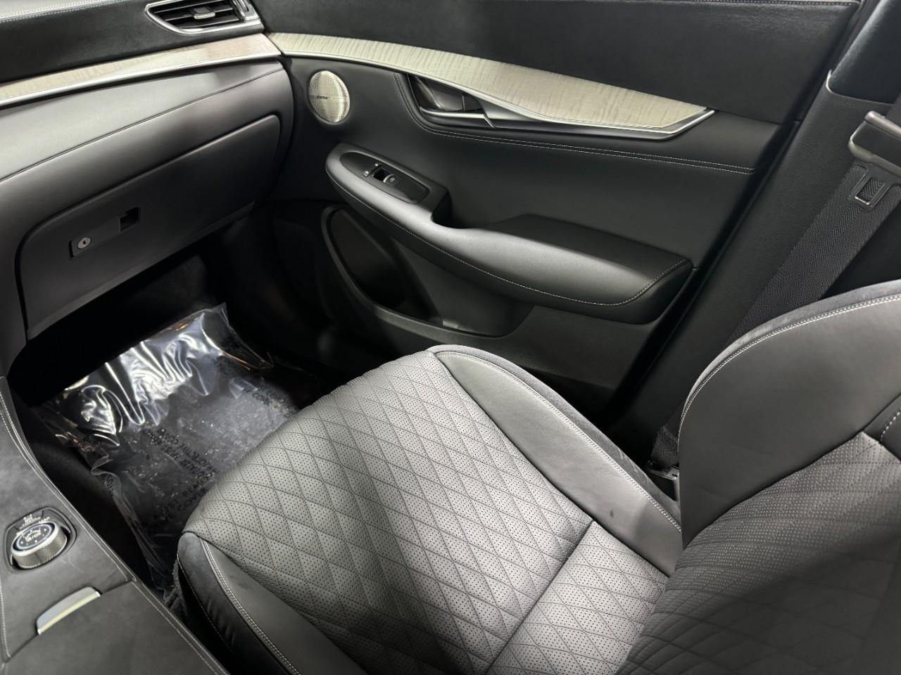 INFINITI QX50 Vehicle Full-screen Gallery Image 18
