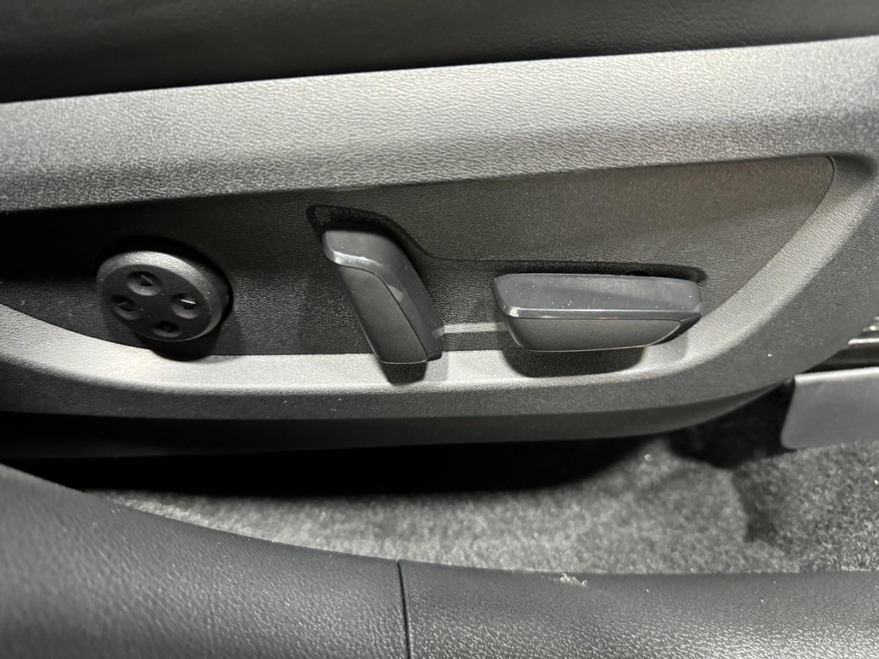 INFINITI QX50 Vehicle Full-screen Gallery Image 21