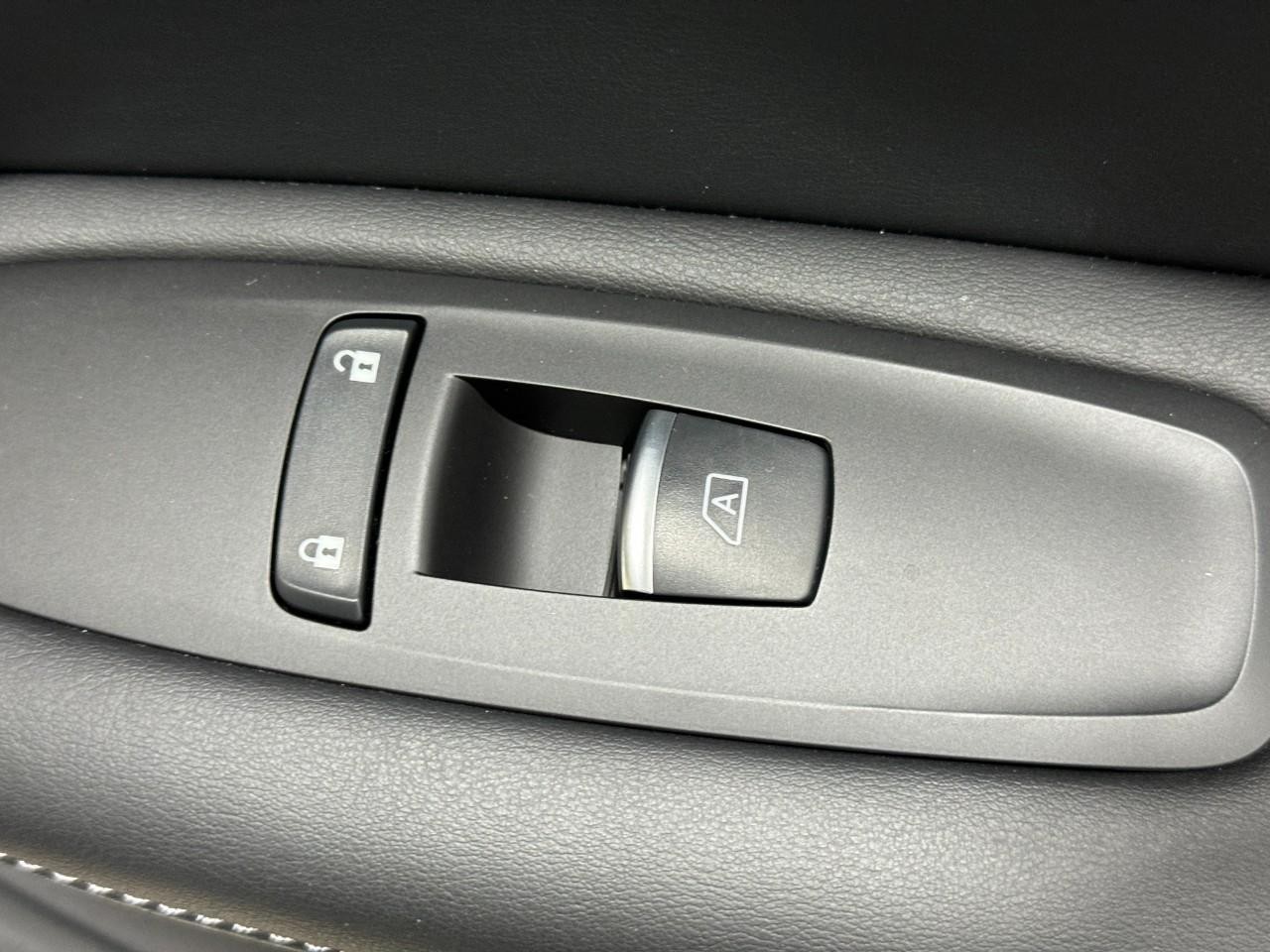 INFINITI QX50 Vehicle Full-screen Gallery Image 22