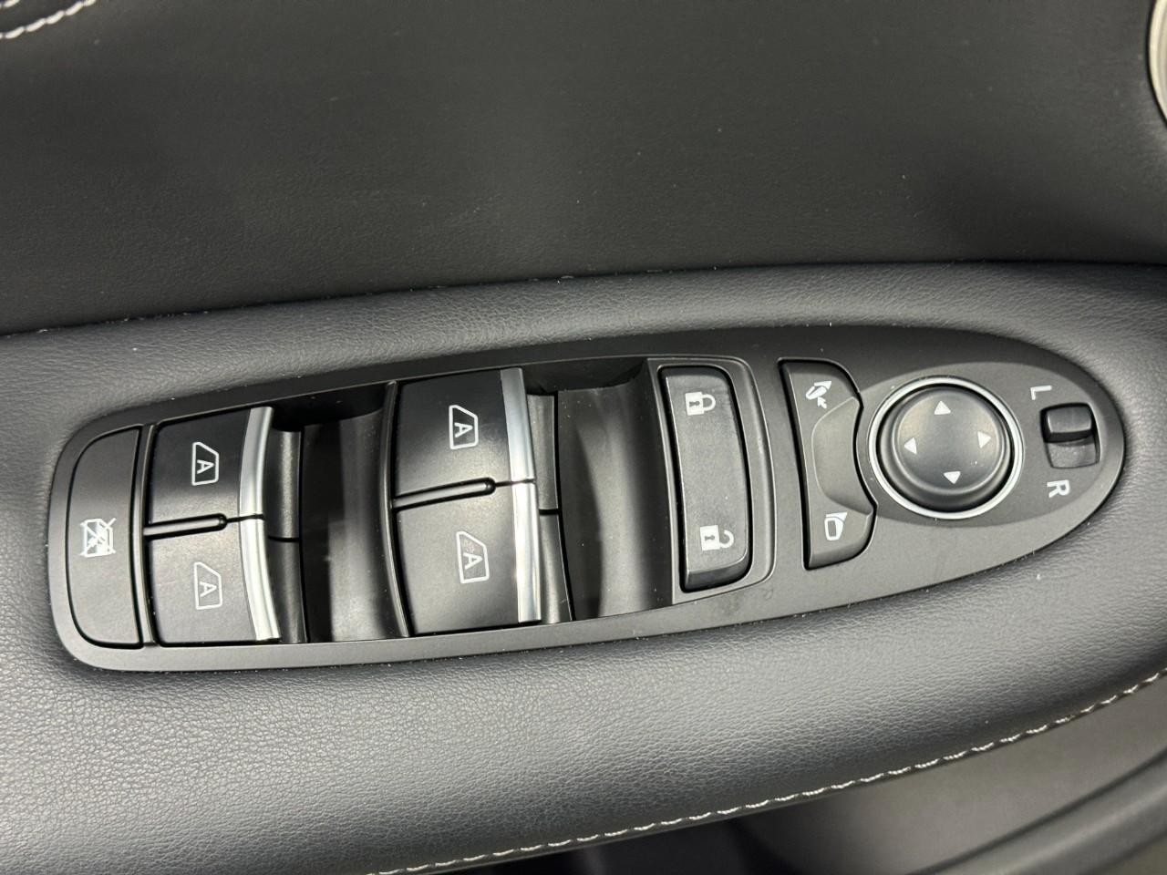 INFINITI QX50 Vehicle Full-screen Gallery Image 25