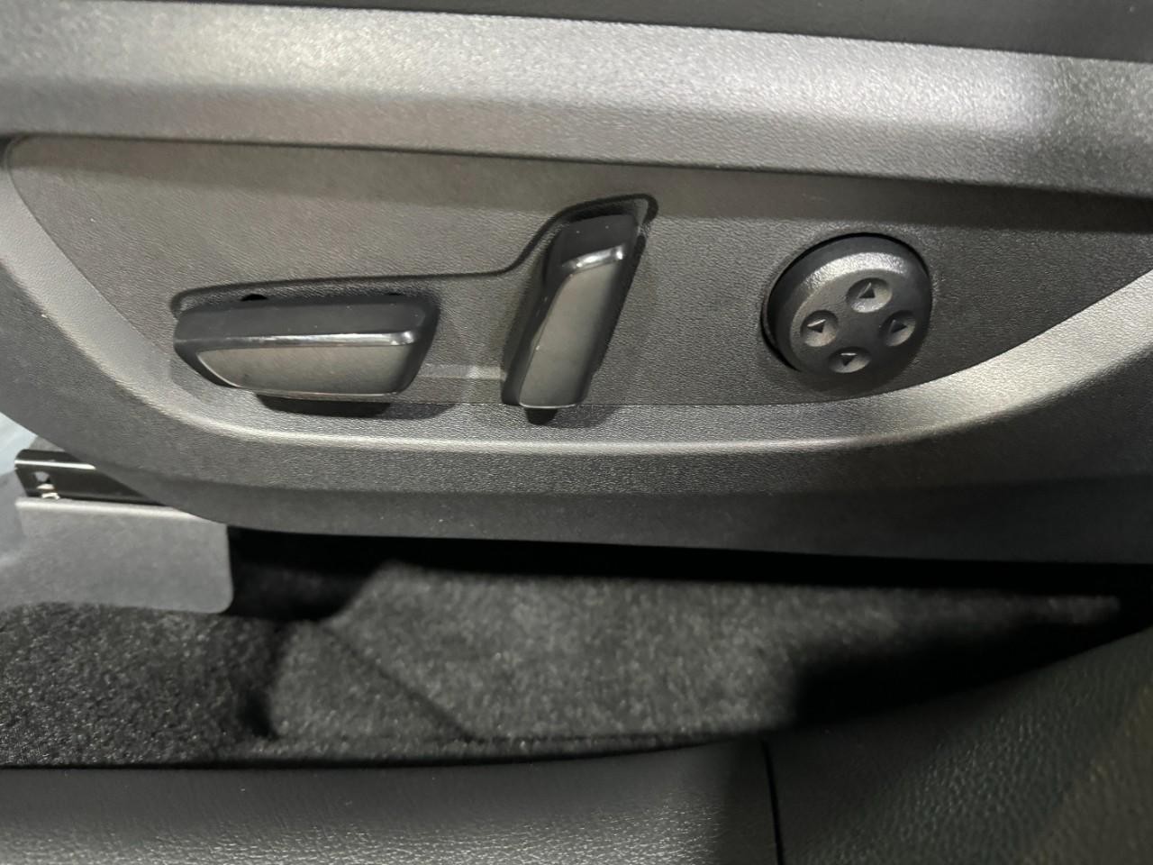 INFINITI QX50 Vehicle Full-screen Gallery Image 28