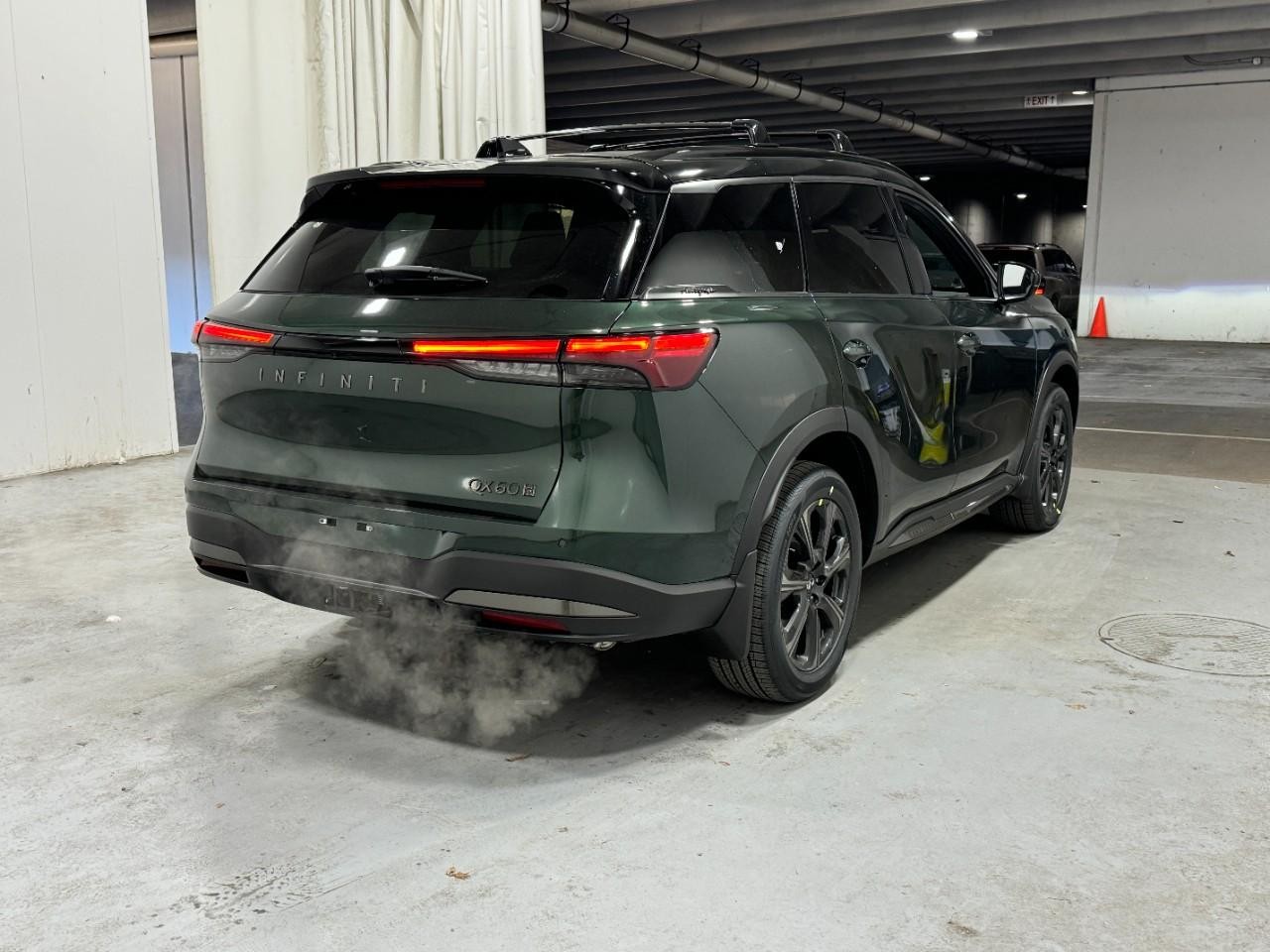 INFINITI QX60 Vehicle Full-screen Gallery Image 4