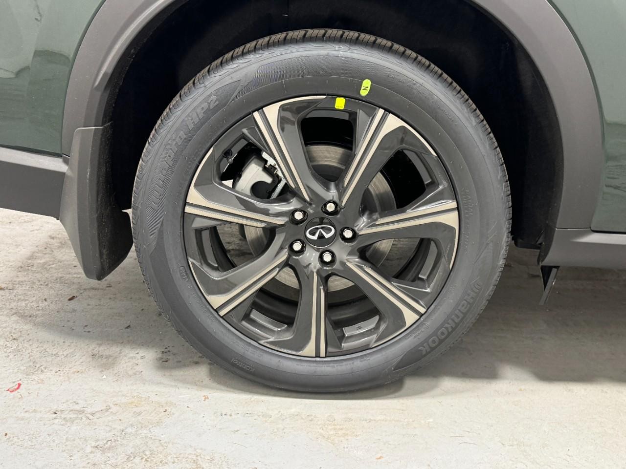 INFINITI QX60 Vehicle Full-screen Gallery Image 5