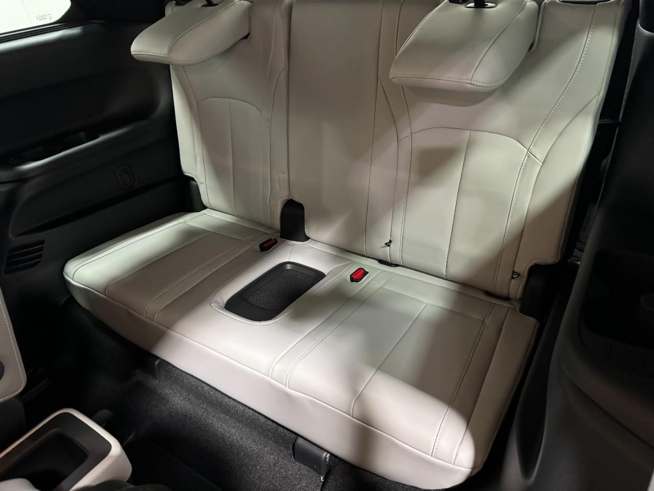 INFINITI QX60 Vehicle Full-screen Gallery Image 8