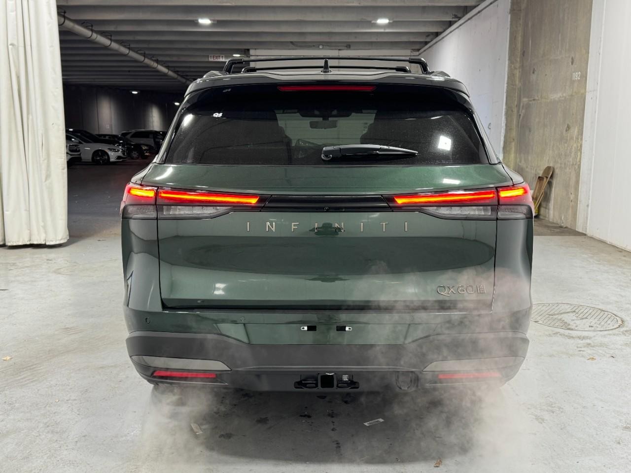 INFINITI QX60 Vehicle Full-screen Gallery Image 10