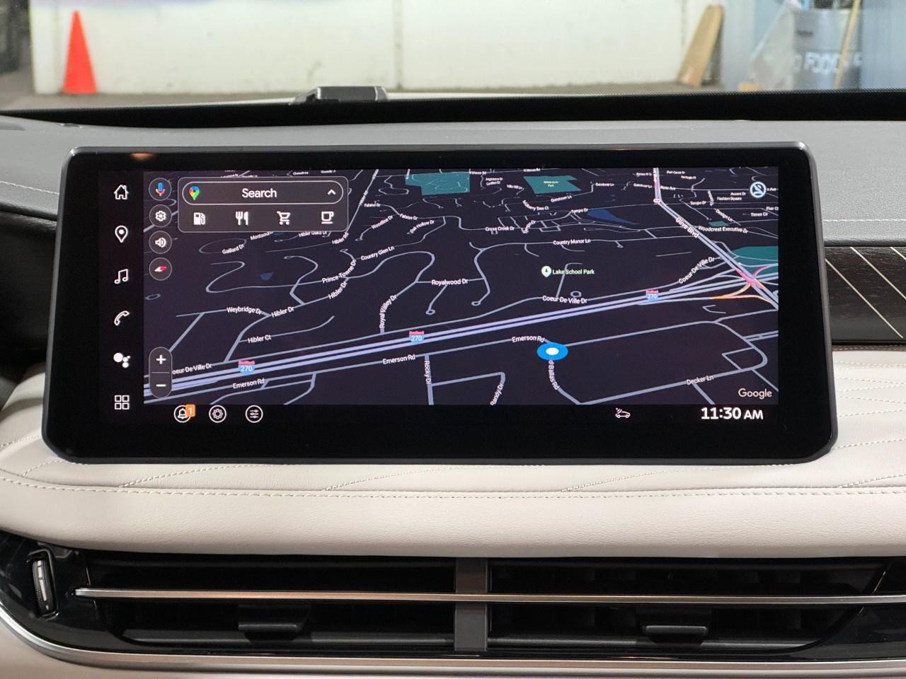 INFINITI QX60 Vehicle Full-screen Gallery Image 17