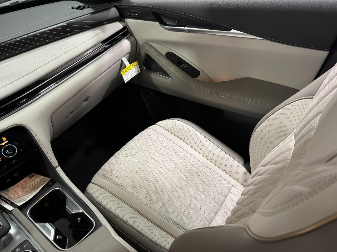 INFINITI QX60 Vehicle Full-screen Gallery Image 20