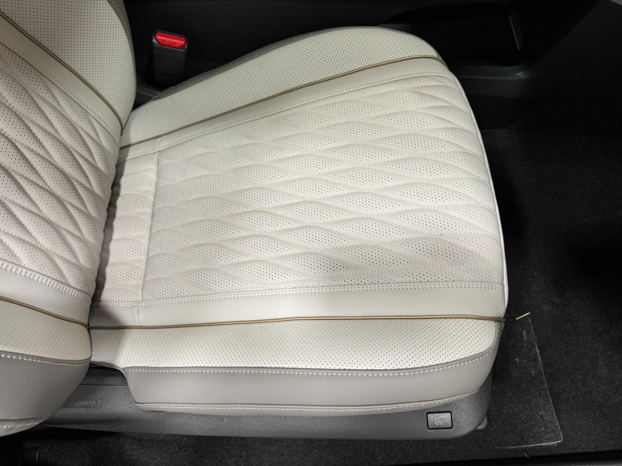 INFINITI QX60 Vehicle Full-screen Gallery Image 22