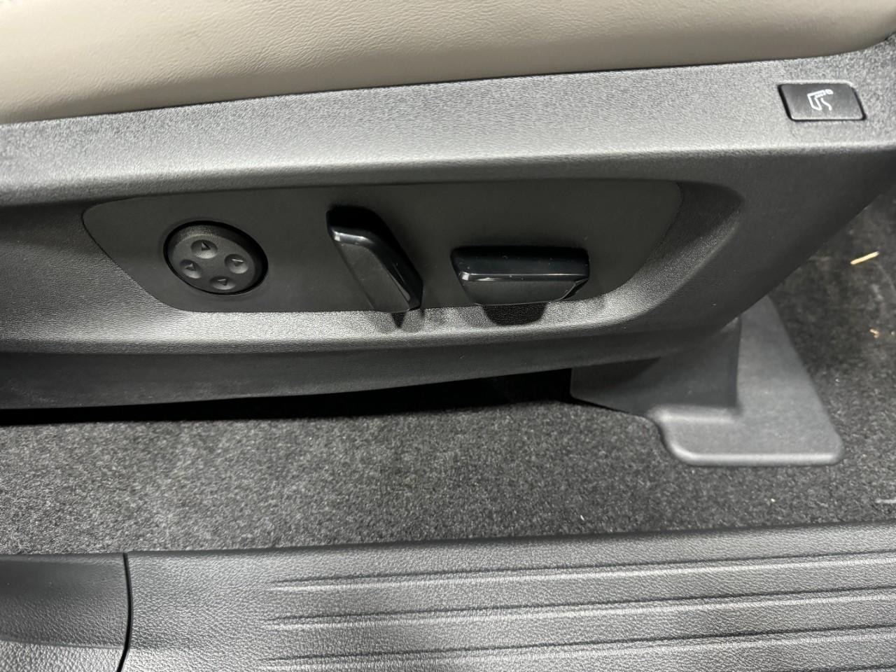 INFINITI QX60 Vehicle Full-screen Gallery Image 23