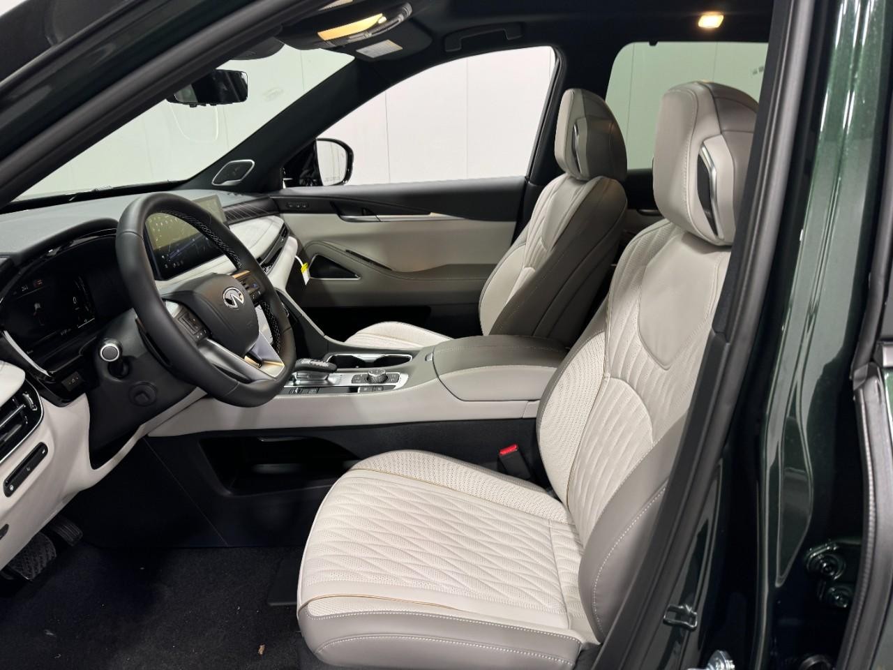 INFINITI QX60 Vehicle Full-screen Gallery Image 28