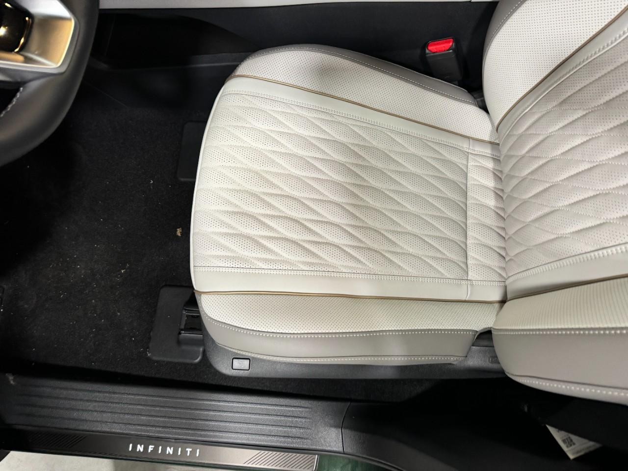 INFINITI QX60 Vehicle Full-screen Gallery Image 29