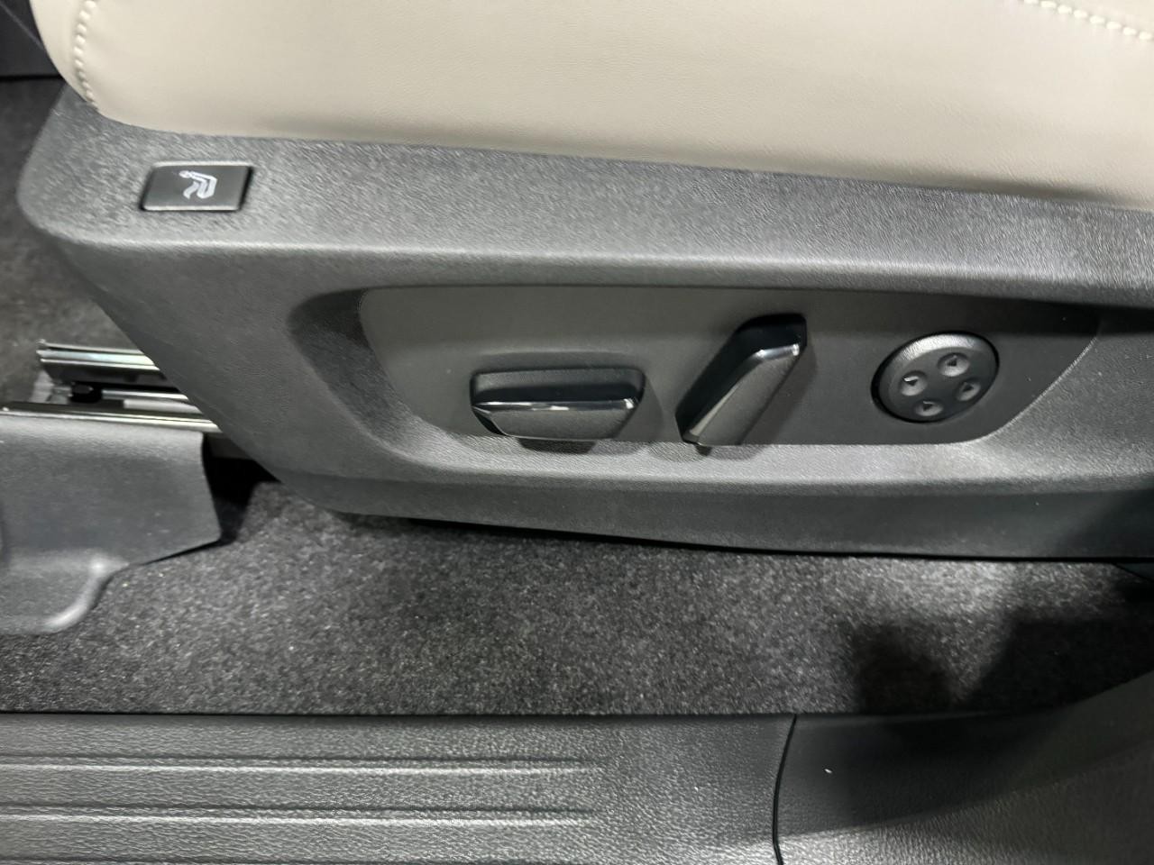 INFINITI QX60 Vehicle Full-screen Gallery Image 30