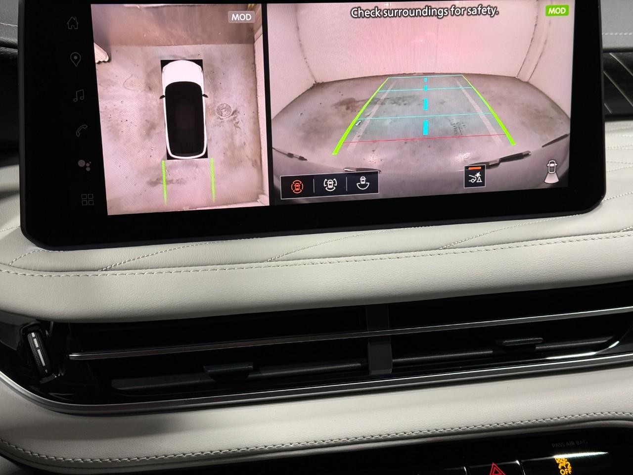 INFINITI QX60 Vehicle Full-screen Gallery Image 35