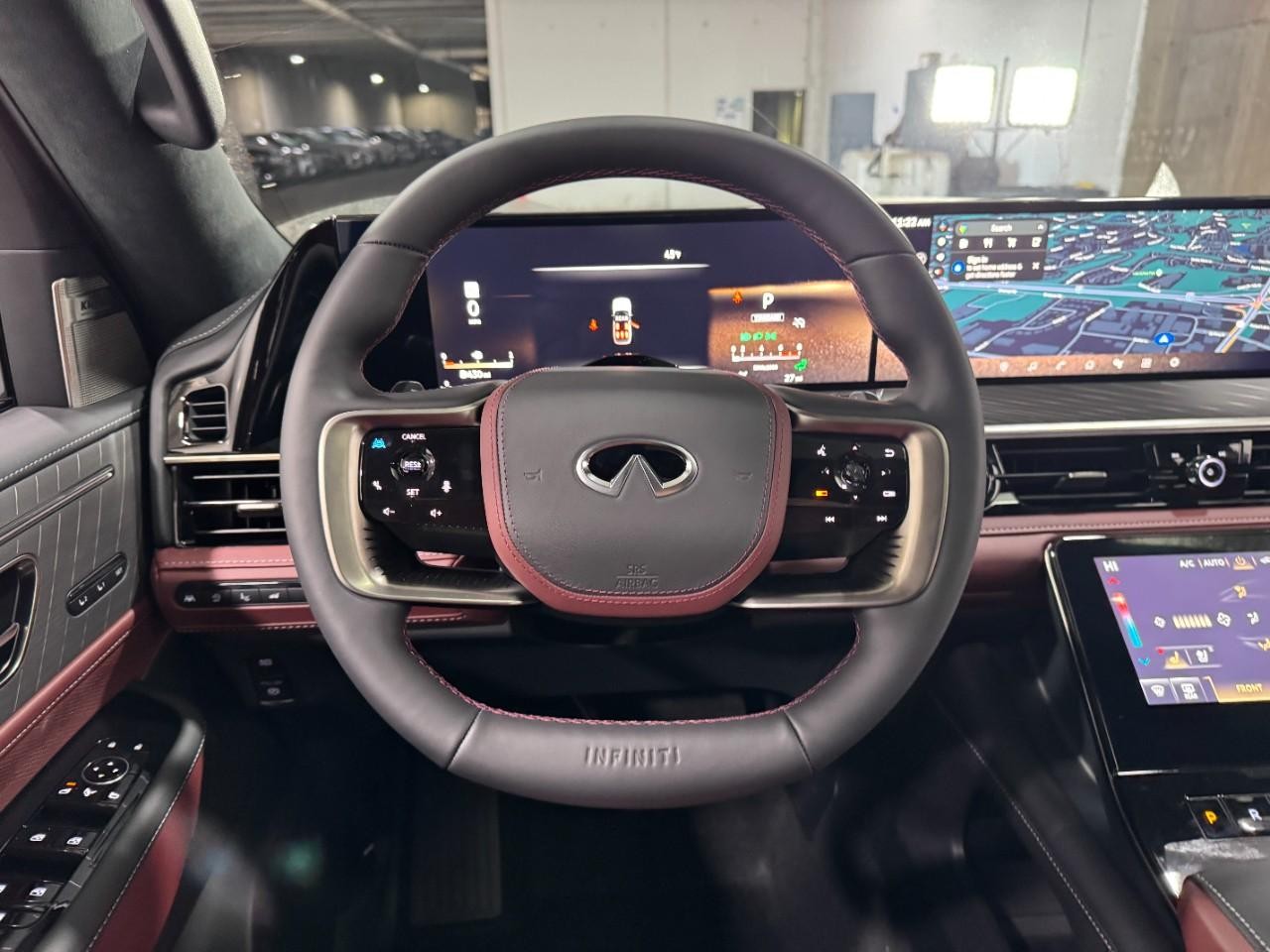 INFINITI QX80 Vehicle Full-screen Gallery Image 16