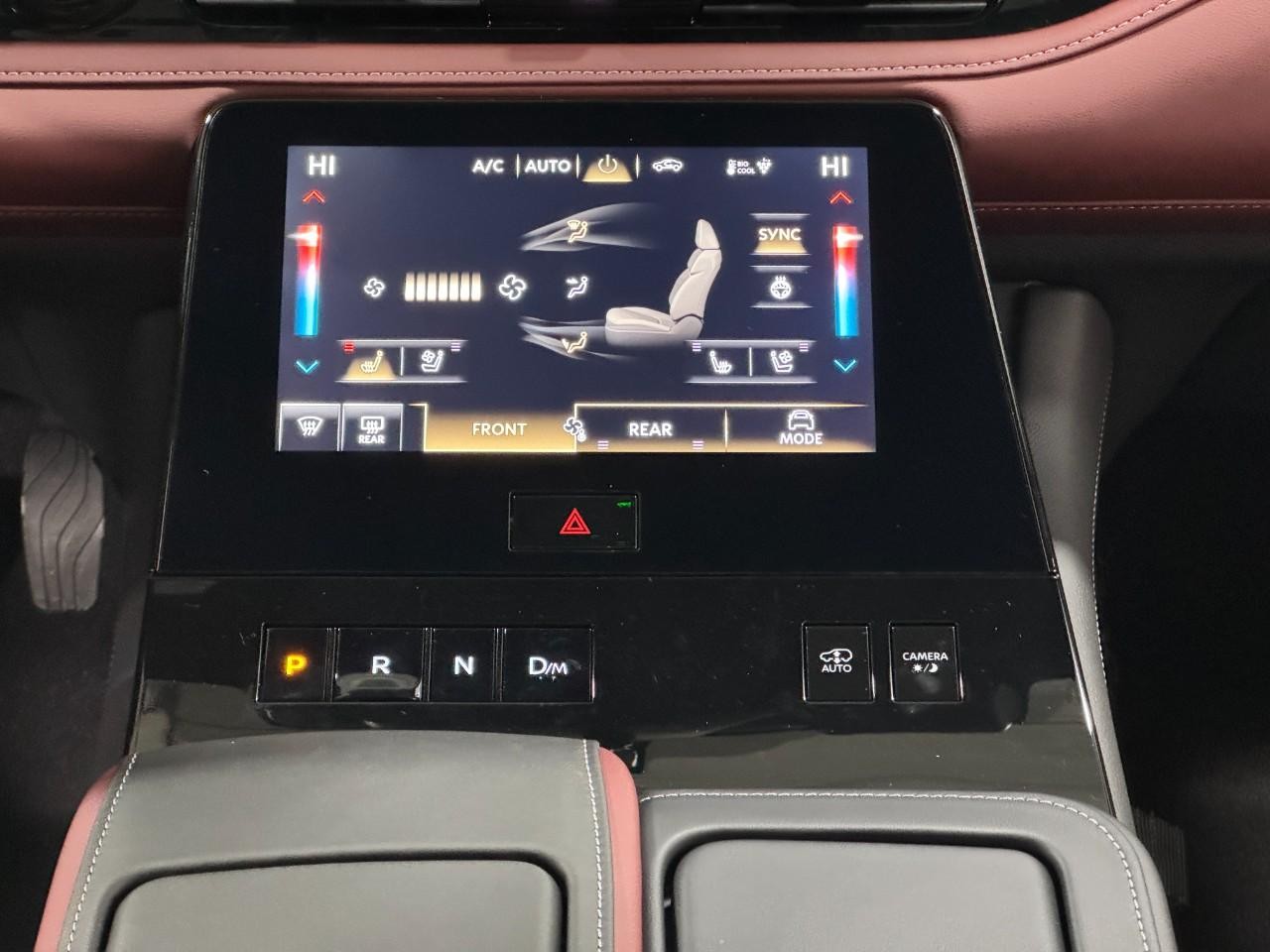 INFINITI QX80 Vehicle Full-screen Gallery Image 18