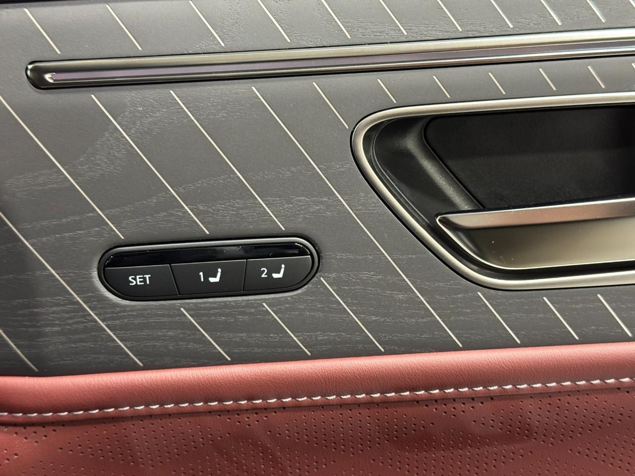 INFINITI QX80 Vehicle Full-screen Gallery Image 23