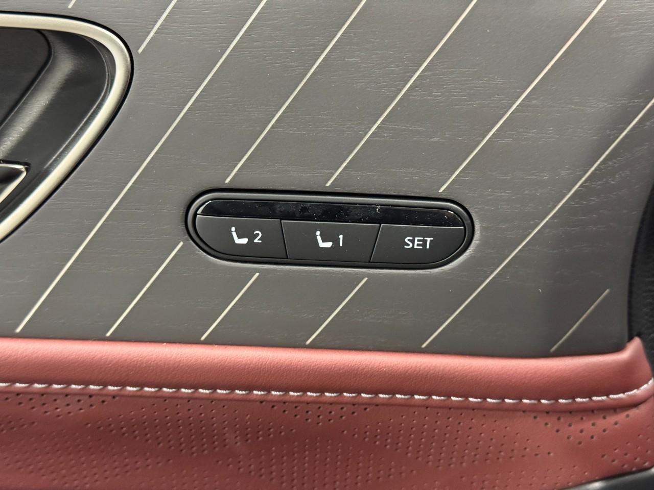 INFINITI QX80 Vehicle Full-screen Gallery Image 26