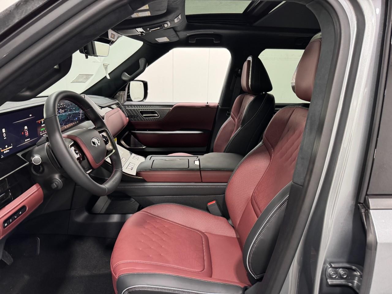 INFINITI QX80 Vehicle Full-screen Gallery Image 28