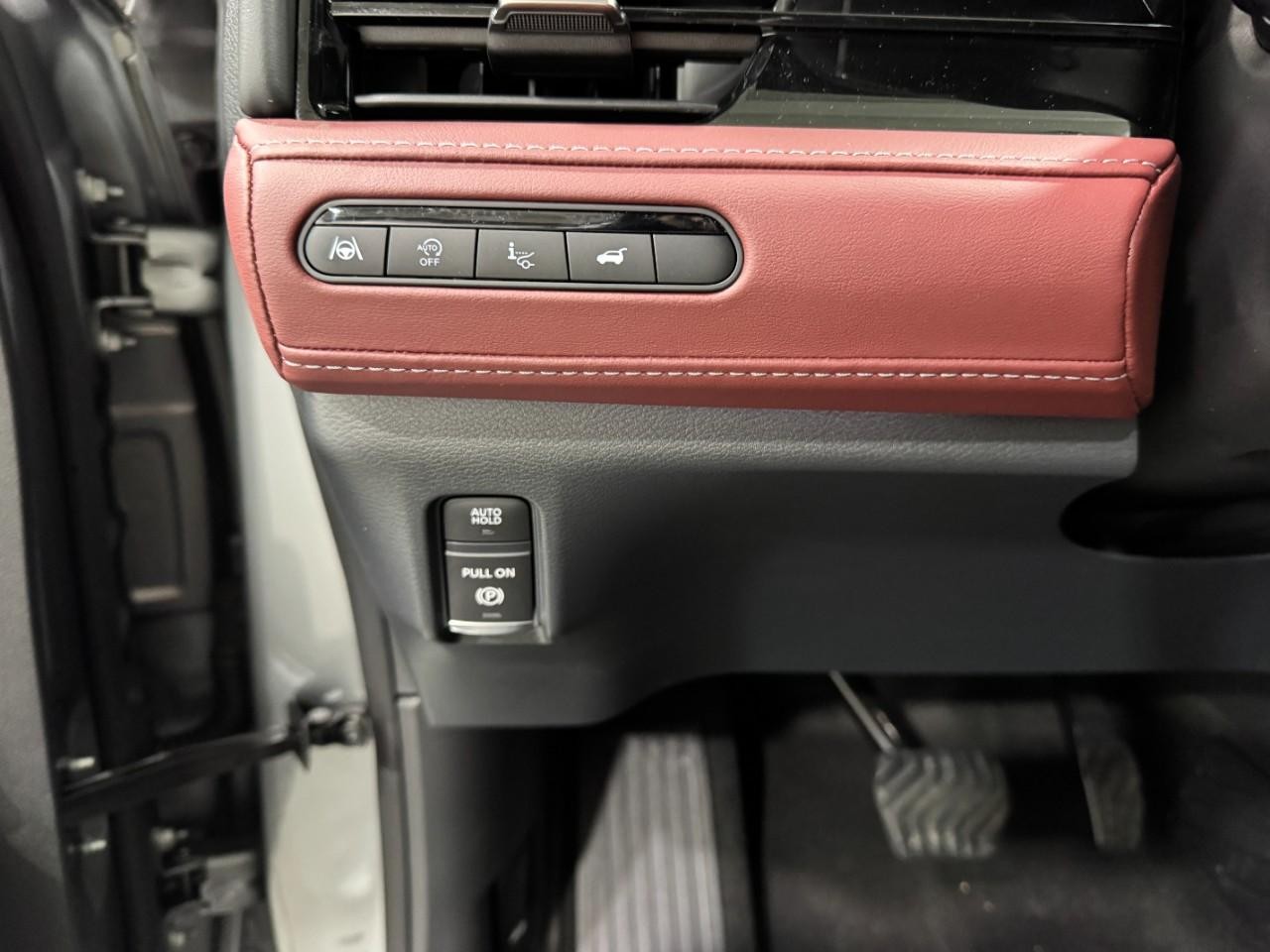 INFINITI QX80 Vehicle Full-screen Gallery Image 31