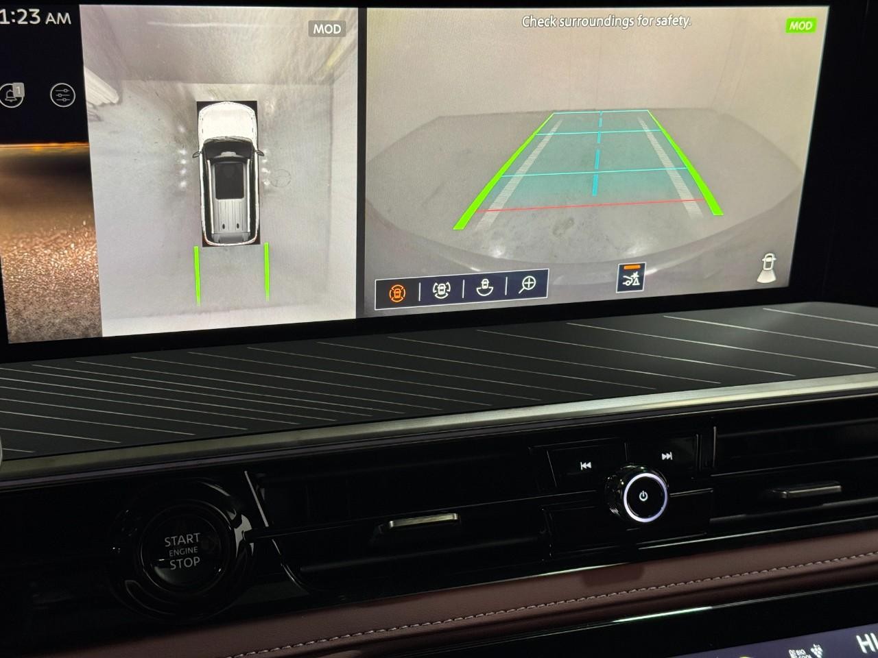 INFINITI QX80 Vehicle Full-screen Gallery Image 35