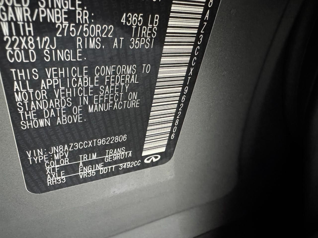 INFINITI QX80 Vehicle Full-screen Gallery Image 36