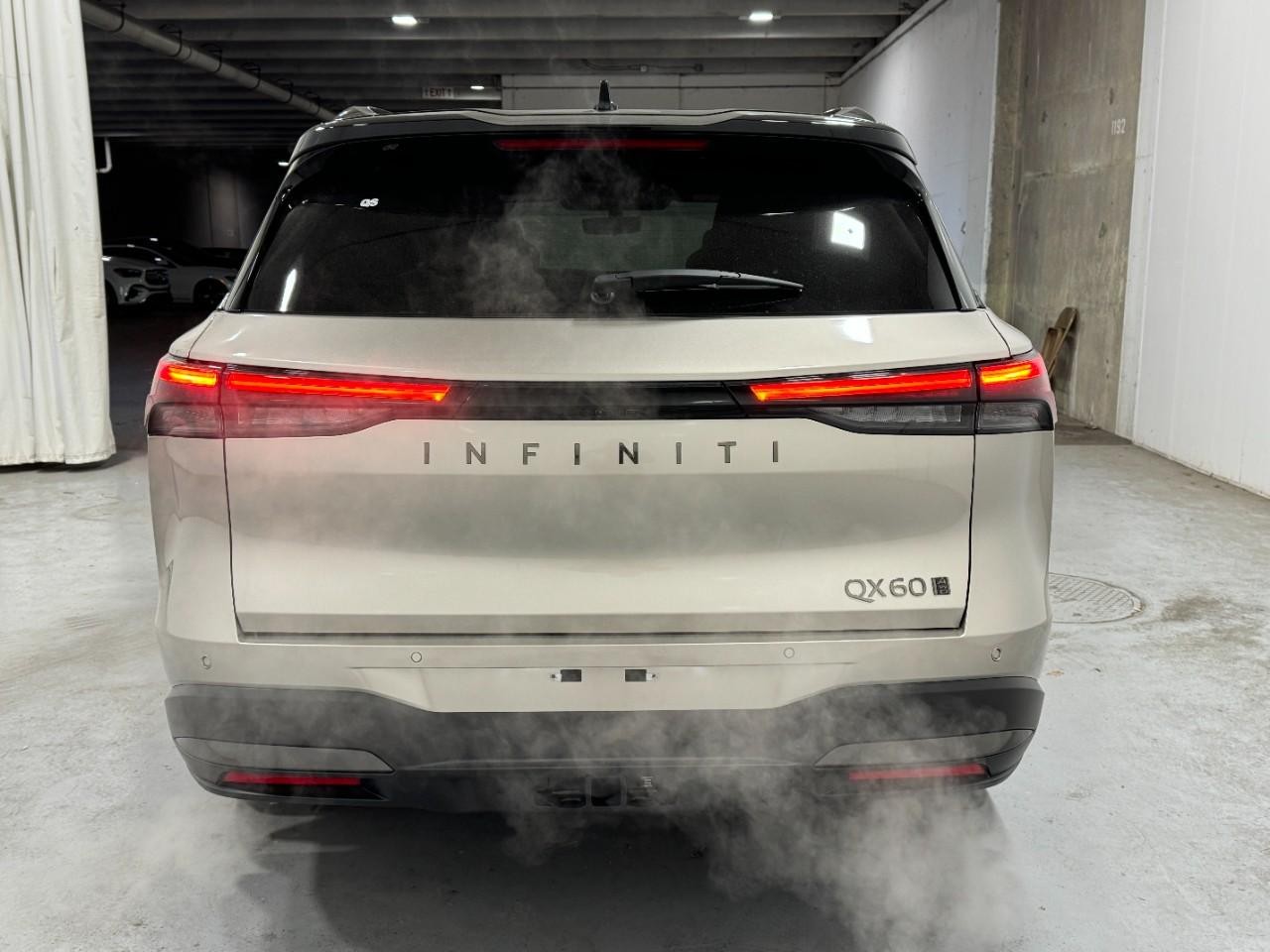 INFINITI QX60 Vehicle Full-screen Gallery Image 10