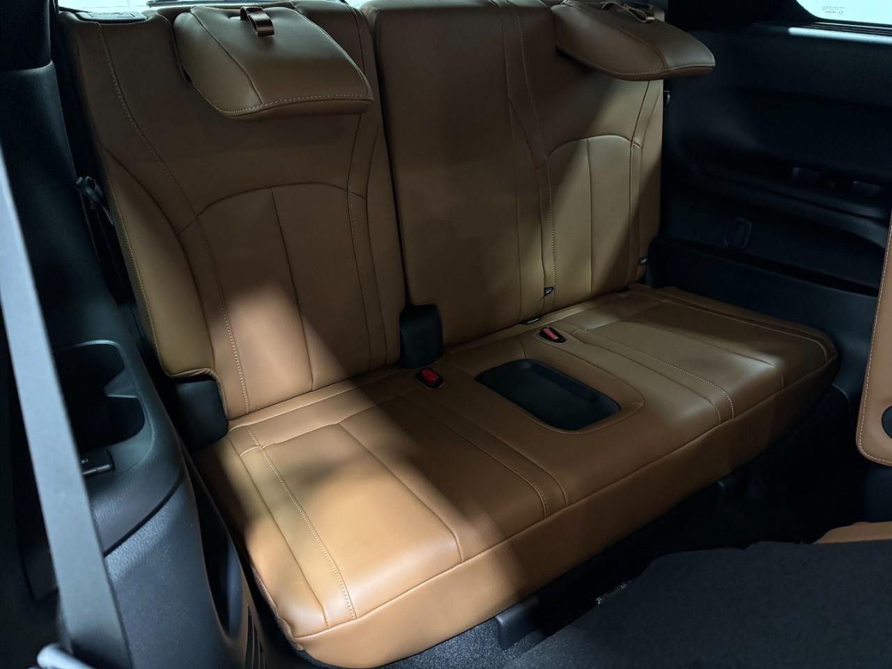 INFINITI QX60 Vehicle Full-screen Gallery Image 11