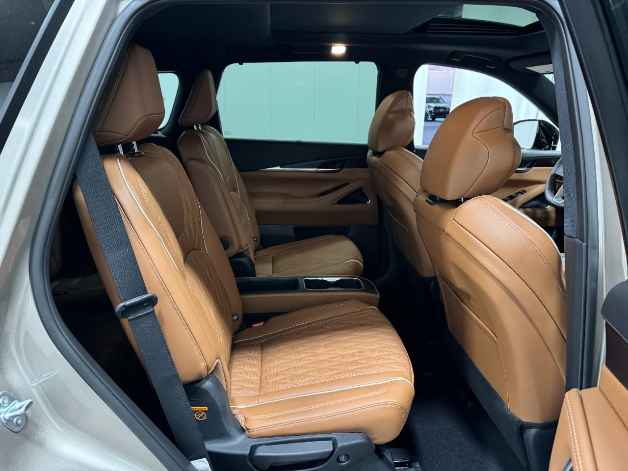 INFINITI QX60 Vehicle Full-screen Gallery Image 12