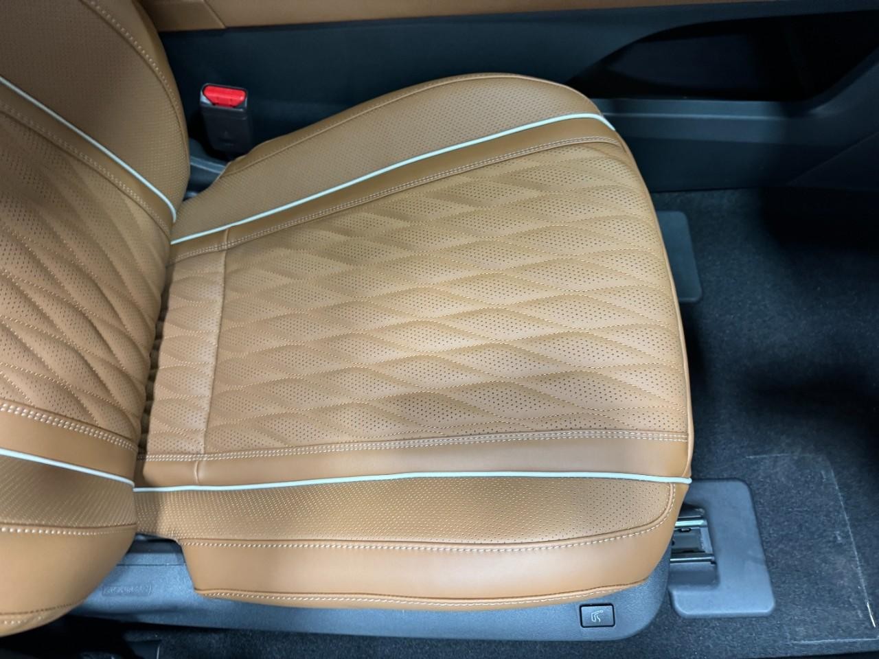 INFINITI QX60 Vehicle Full-screen Gallery Image 22