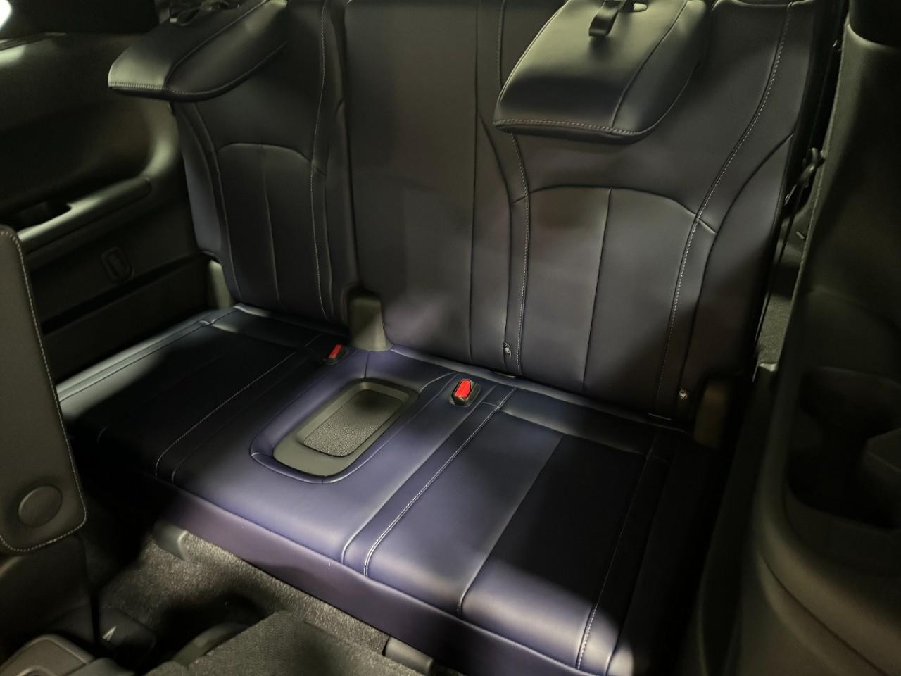 INFINITI QX60 Vehicle Full-screen Gallery Image 8